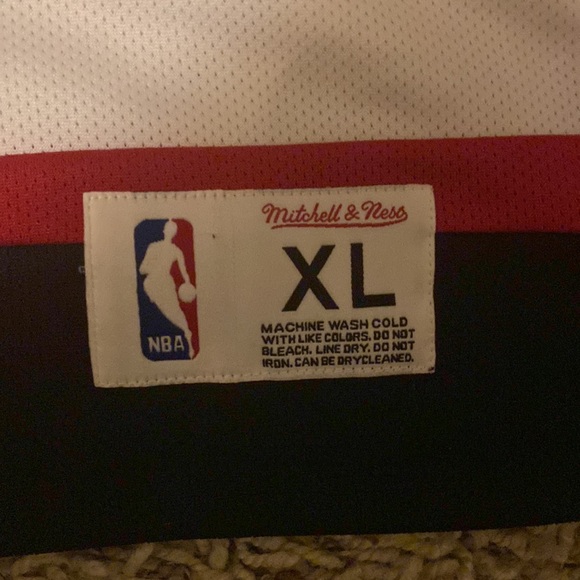 Vintage 90s bulls hockey style jersey, negotiable price. - Picture 3 of 5